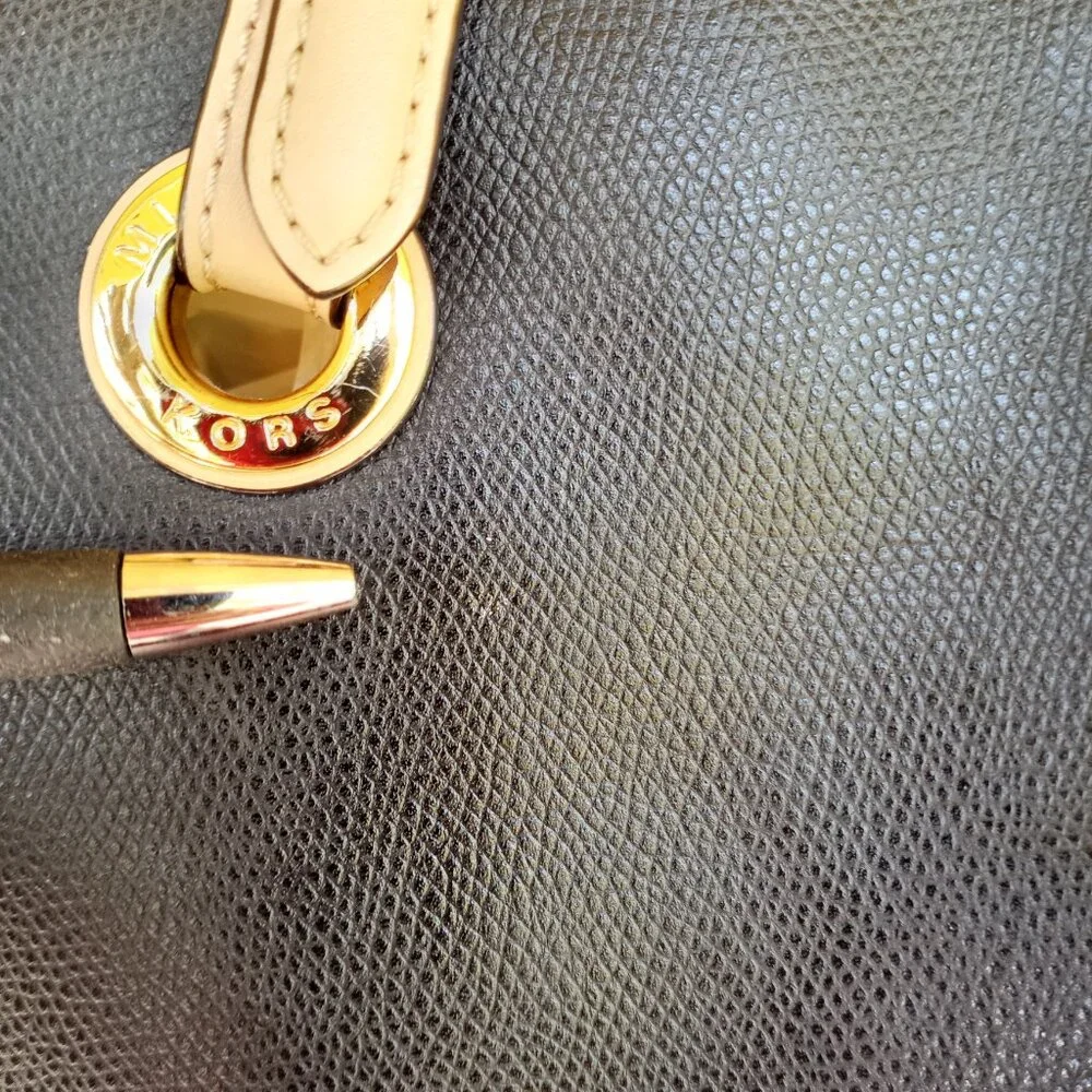 Michael Kors black shoulder bag ****